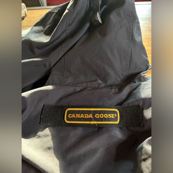 Canada Goose- Langford Coyote Trim Slim Parka. Size M - Picture 12 of 16